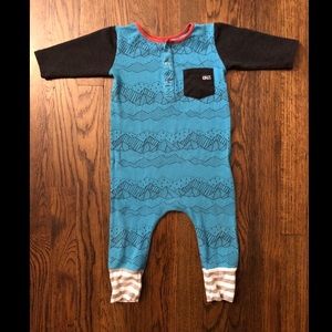 Rags to Raches Mountain charcoal and blue Henley